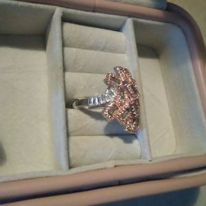 NWOT Size 7 beautiful ring